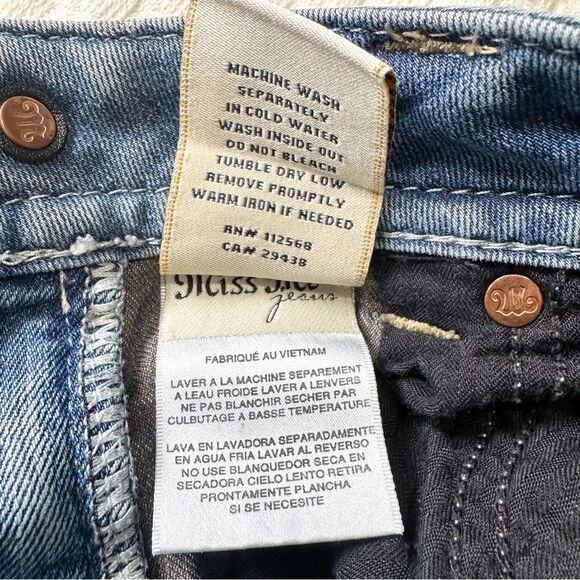 Miss Me Womens Size 29 Signature Rise Boot Cut Jeans Embellished Back Pockets - Picture 14 of 14